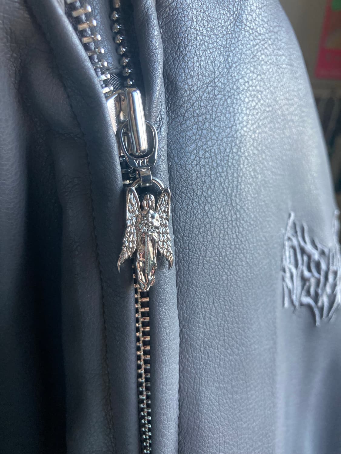 리벤지 엠브로이더리 후드 봄버 패딩 상품이미지4