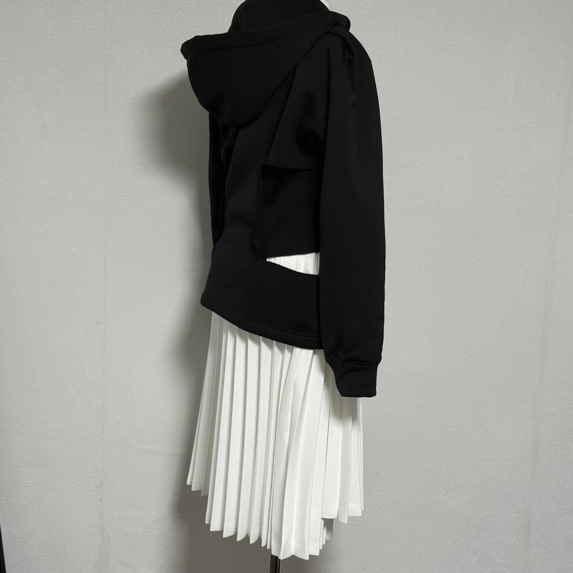 24aw 꼼데가르송 옴므플러스 컷아웃 후드집업 m 상품이미지3