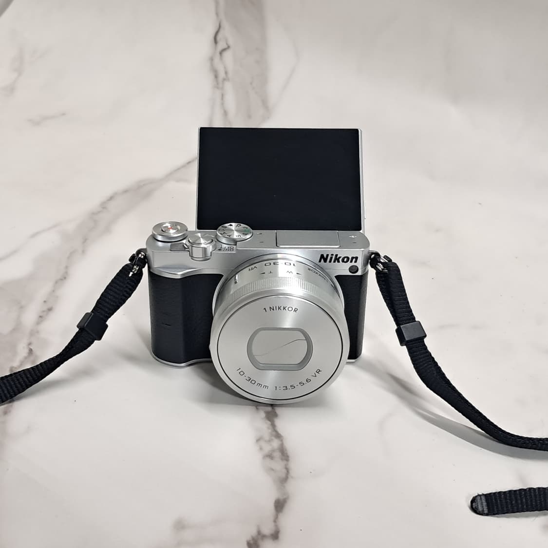 블핑지수&셀카) Nikon1 J5 미러리스 디카 / 렌즈 상품이미지1