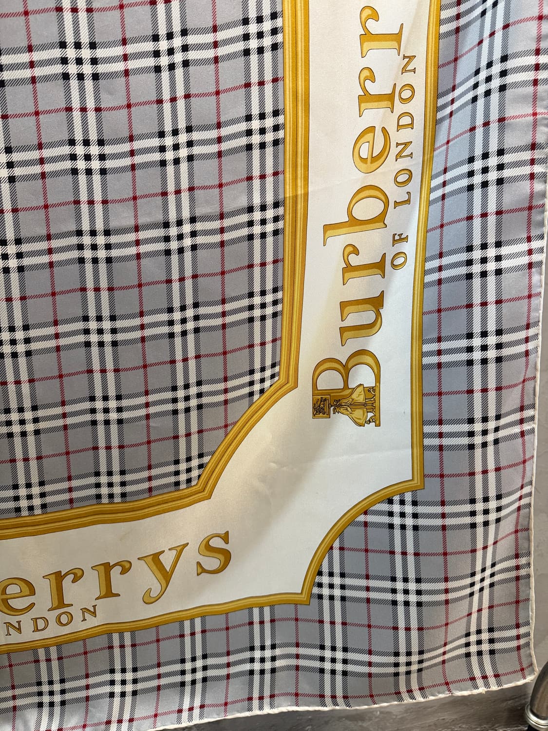 버버리 Burberrys 오브 런던 클래식 노바 체크 실크 스카프 90 상품이미지3