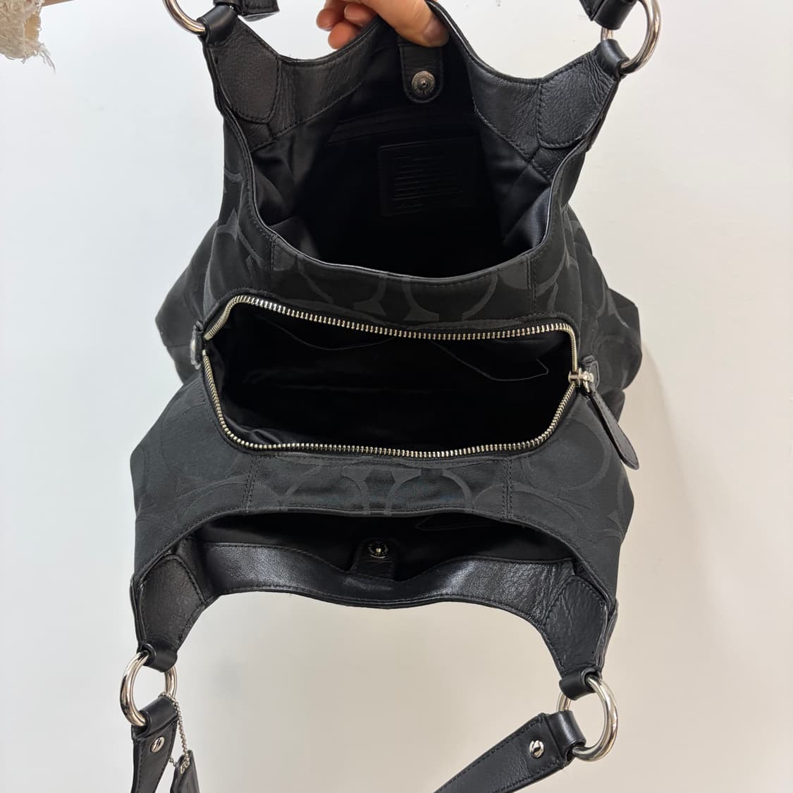 코치 블랙 숄더백 호보백 가방 상품이미지7