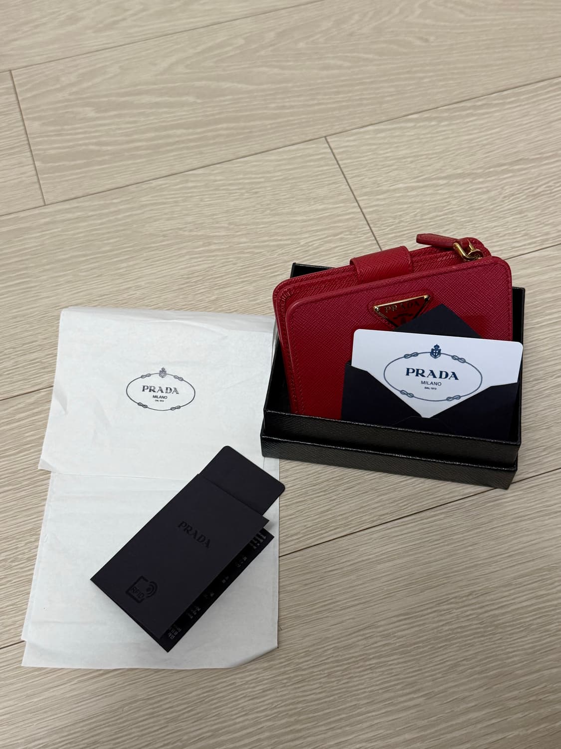 프라다 반지갑 상품이미지1