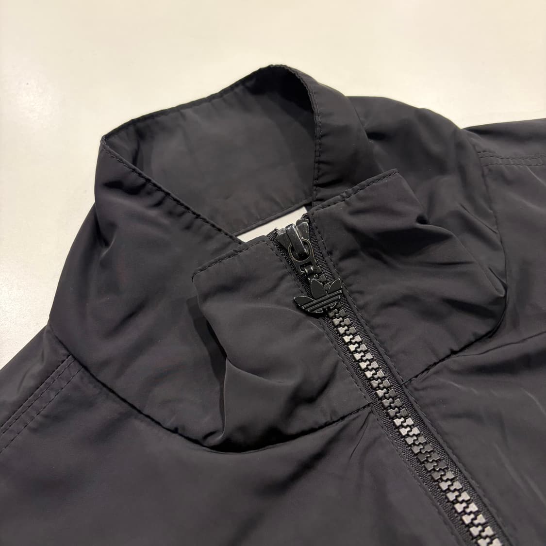 [S] 아디다스 우먼 블랙 크롭 윈드브레이커 바람막이 B943 상품이미지4