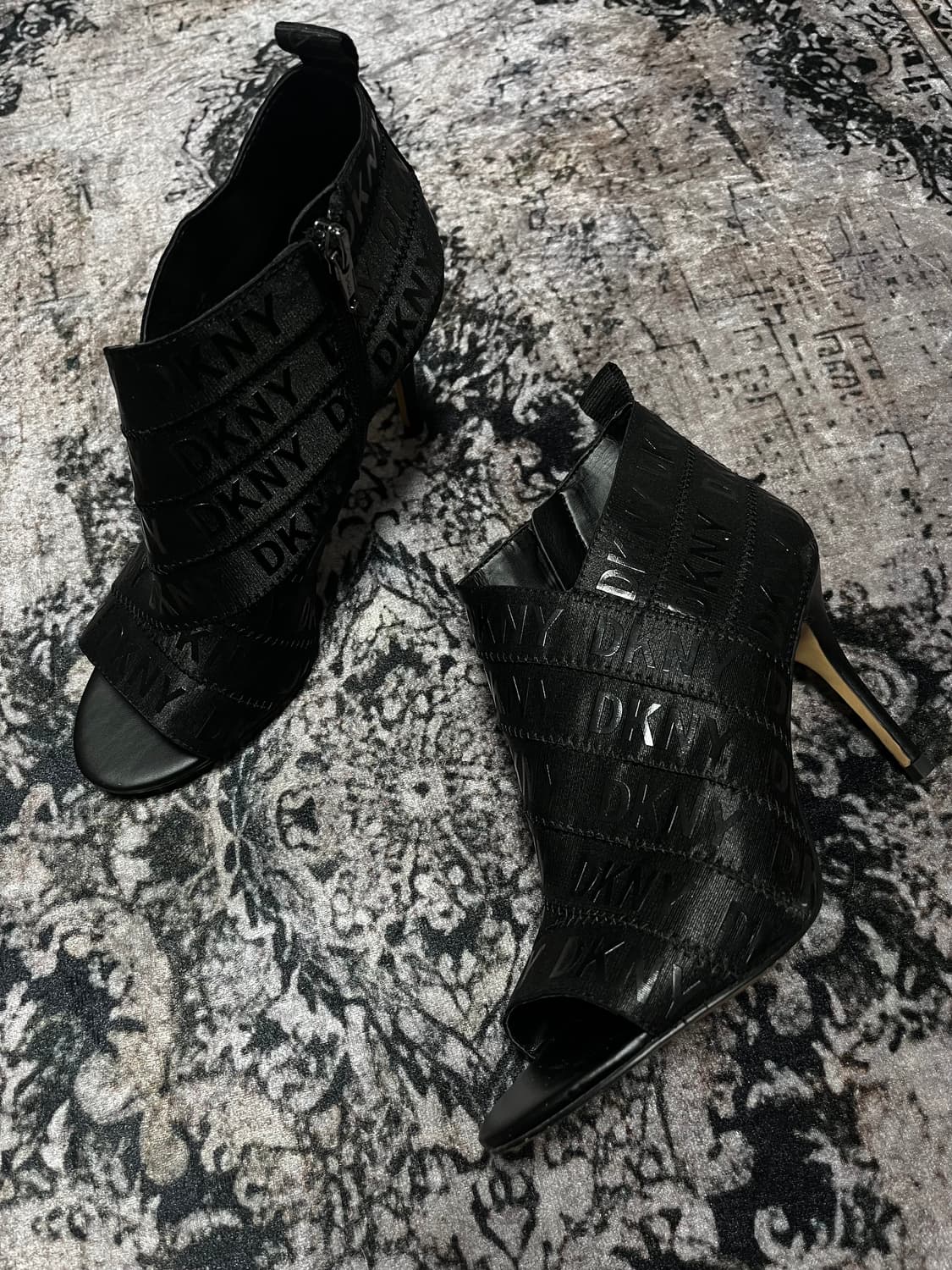 DKNY Issa Multi-Strap Sandal heels 235 상품이미지4