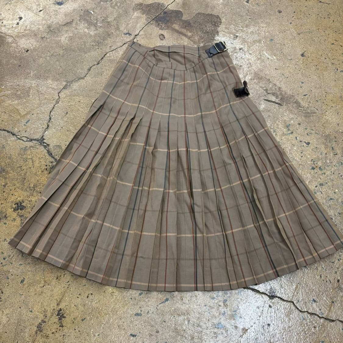 [정품] 버버리 브라운 체크 긱시크 랩 플리츠 미디 스커트  상품이미지3
