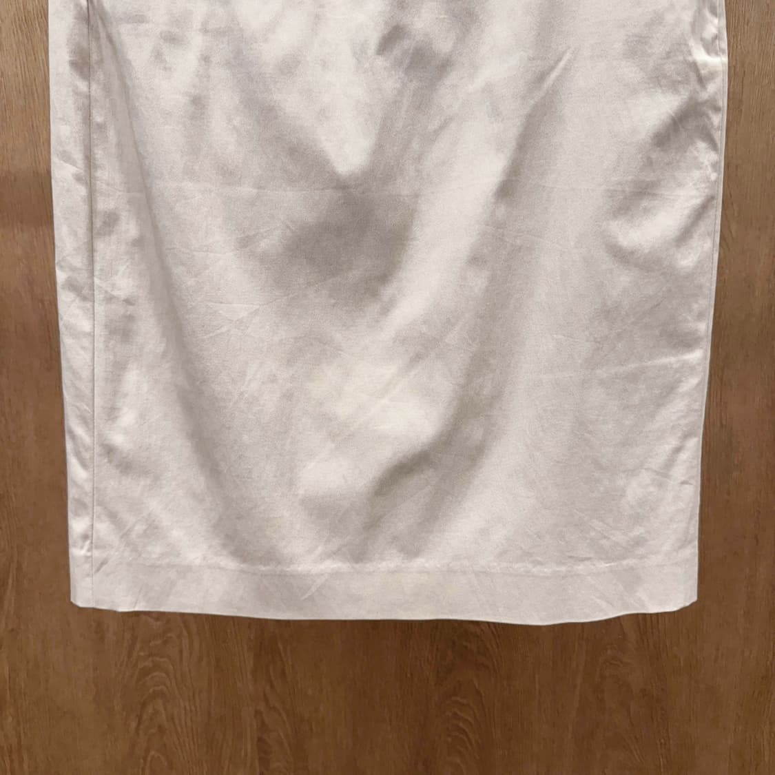 띠어리 럭스 H라인 미디 스커트 후면 절개 디테일 베이지 상품이미지5