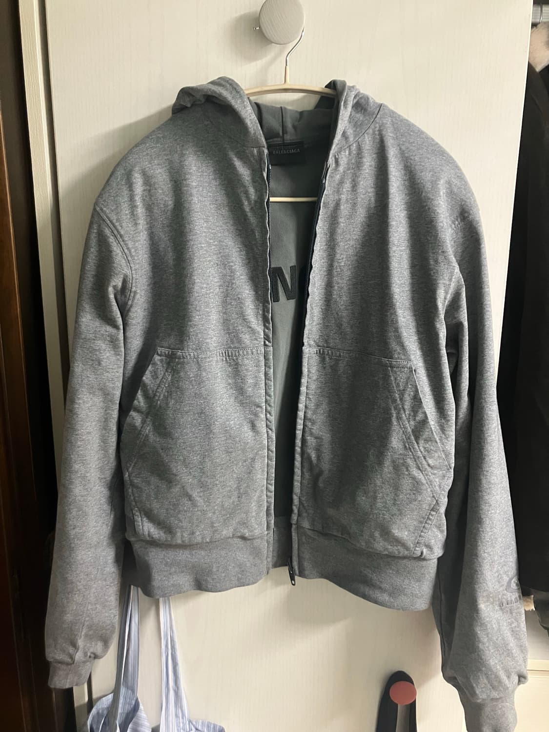 발렌시아가 리버시블 후드집업 그레이 / 카키 상품이미지1