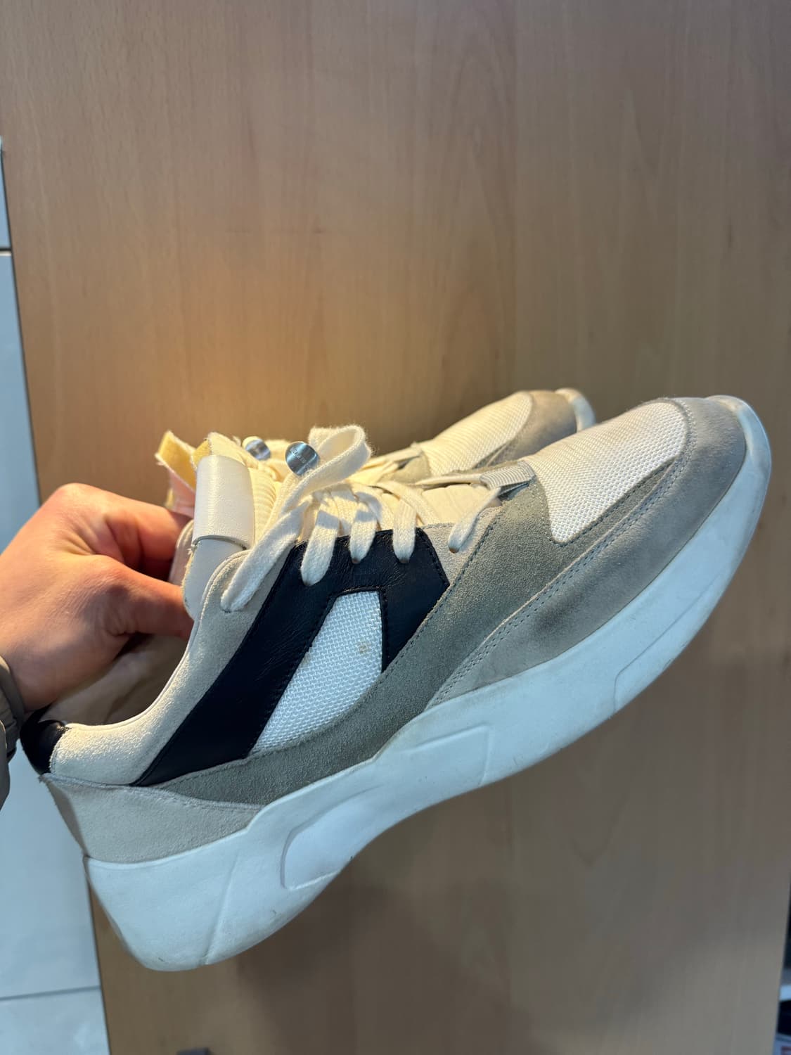 에센셜 피어오브갓 디스턴스 스니커즈 275 상품이미지1