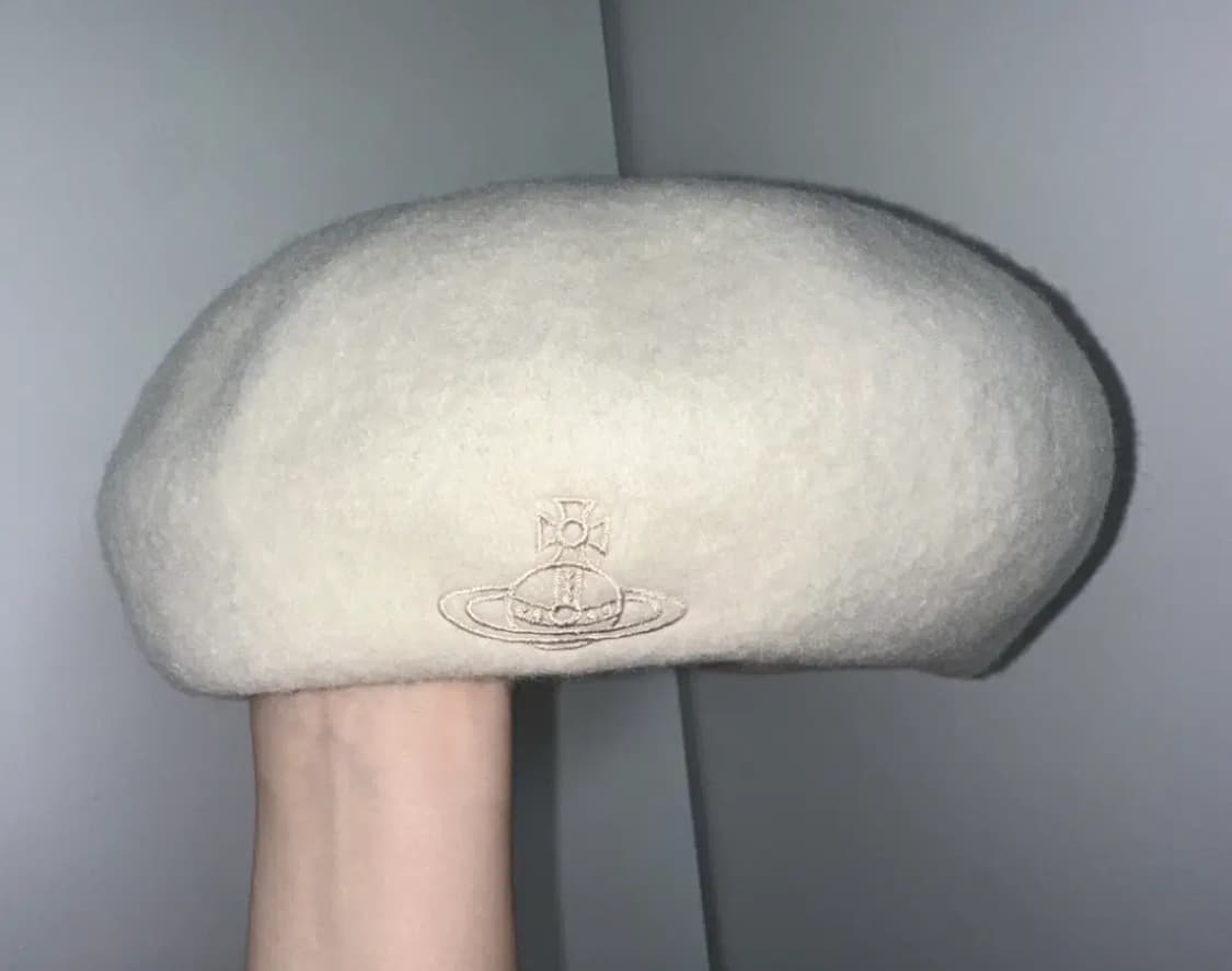 비비안 웨스트우드 베레모 화이트 크림 아이보리 상품이미지1