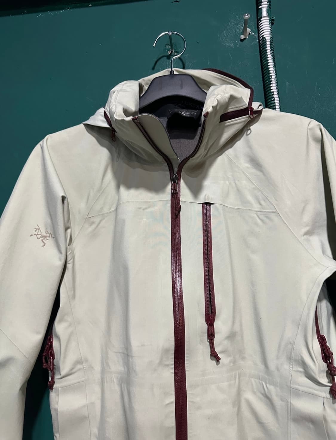 아크테릭스 고어택스 바람막이 아이보리 상품이미지2