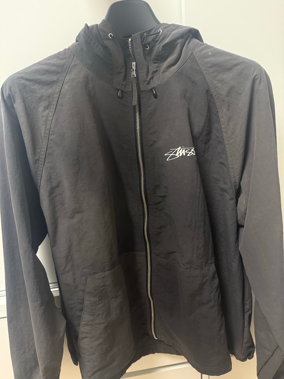 스투시 비치 쉘 바람막이 L  단순 시착 1회 상품이미지1