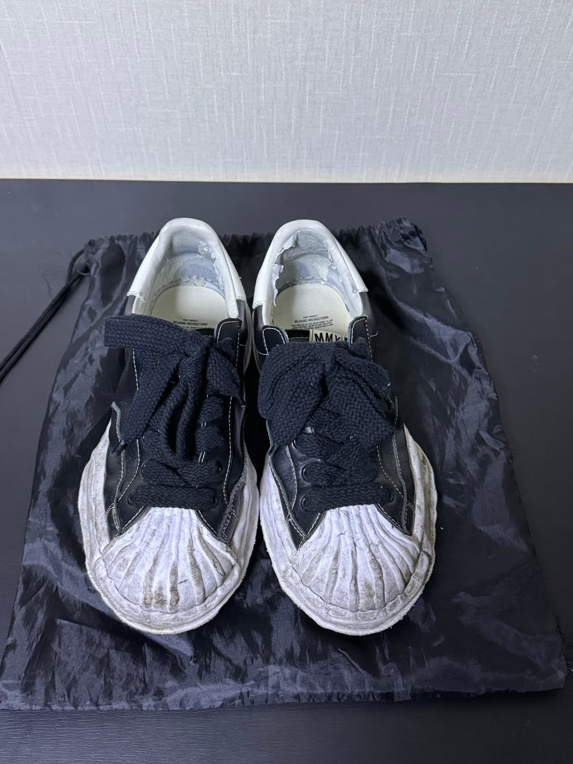 [41] 미하라 야스히로 블레이키 OG 솔 레더 로우탑 스니커즈 블랙 상품이미지1