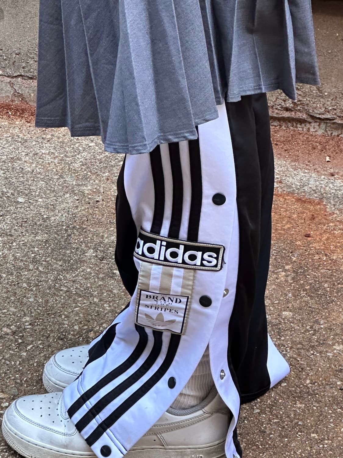 폴로 덕다운 패딩 스컬 후드 플리츠 미디 스커트 아디 크랙팬츠 코디세트 상품이미지5