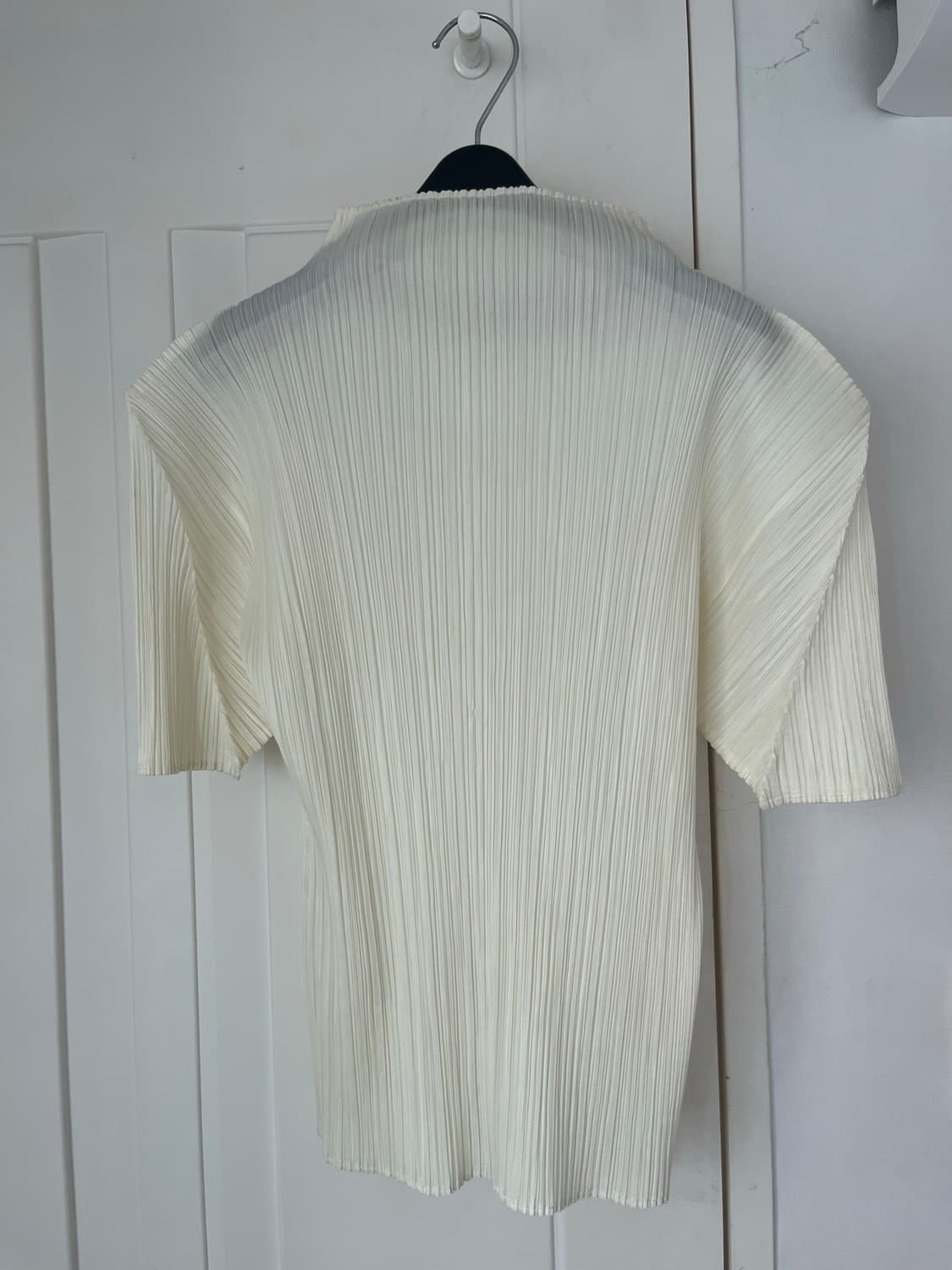 이세이미야케 플리츠 플리즈 하이넥 아이보리 반팔 상품이미지2