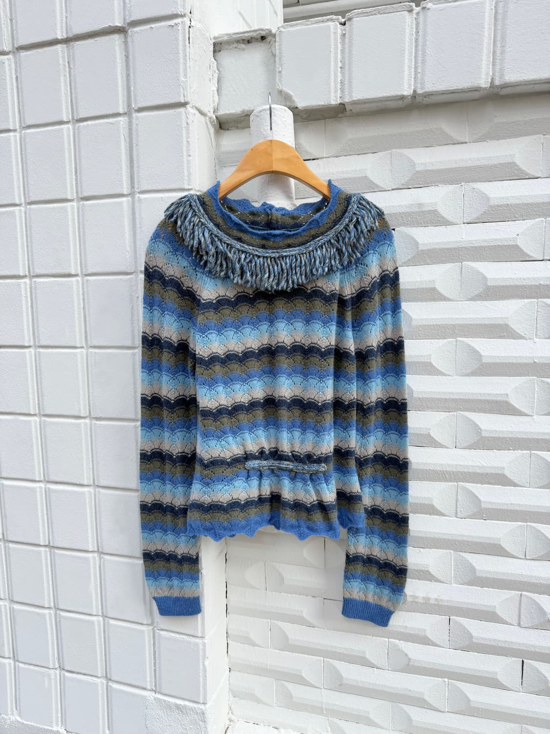 루이비통 블루 스트라이프패턴 테슬 디테일 니트 상품이미지2