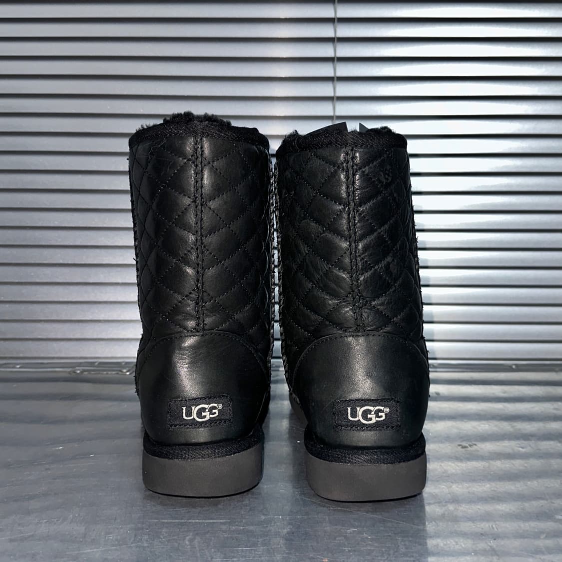 2000s 블랙 퀼팅 가죽 어그 부츠 상품이미지4