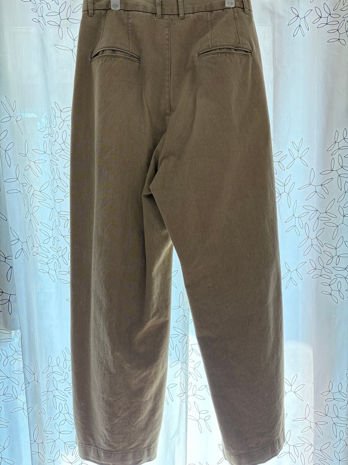 4) 해칭룸 딥 플리츠 트라우져 베이지 상품이미지3