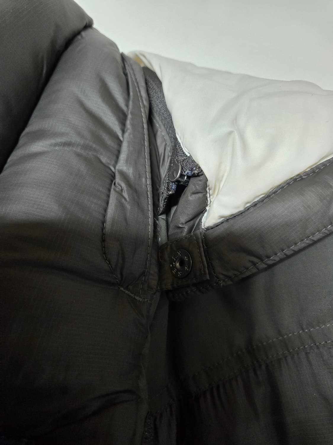 노스페이스 여성 몬타누스 화이트라벨 구스다운 700필 경량 롱패딩 XL 상품이미지5