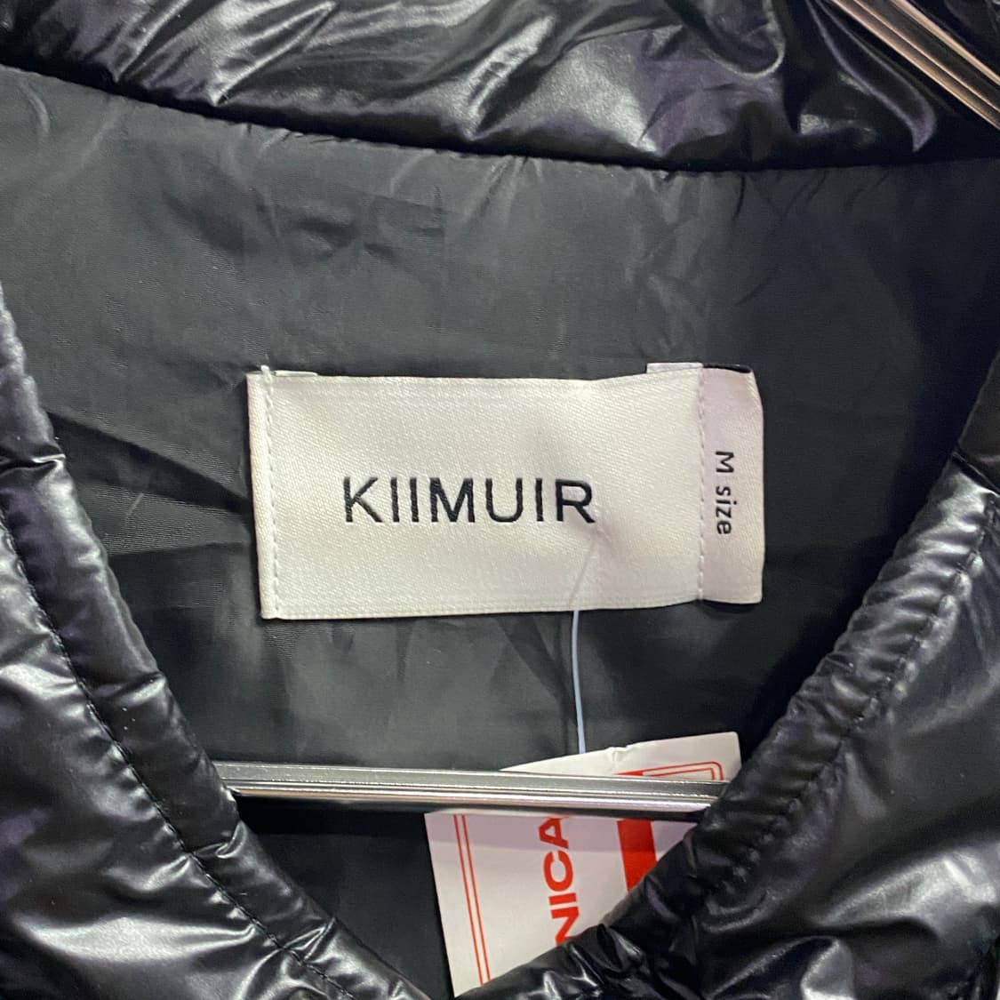 키뮤어 유광 디테일 블랙 점퍼 B2999 상품이미지4