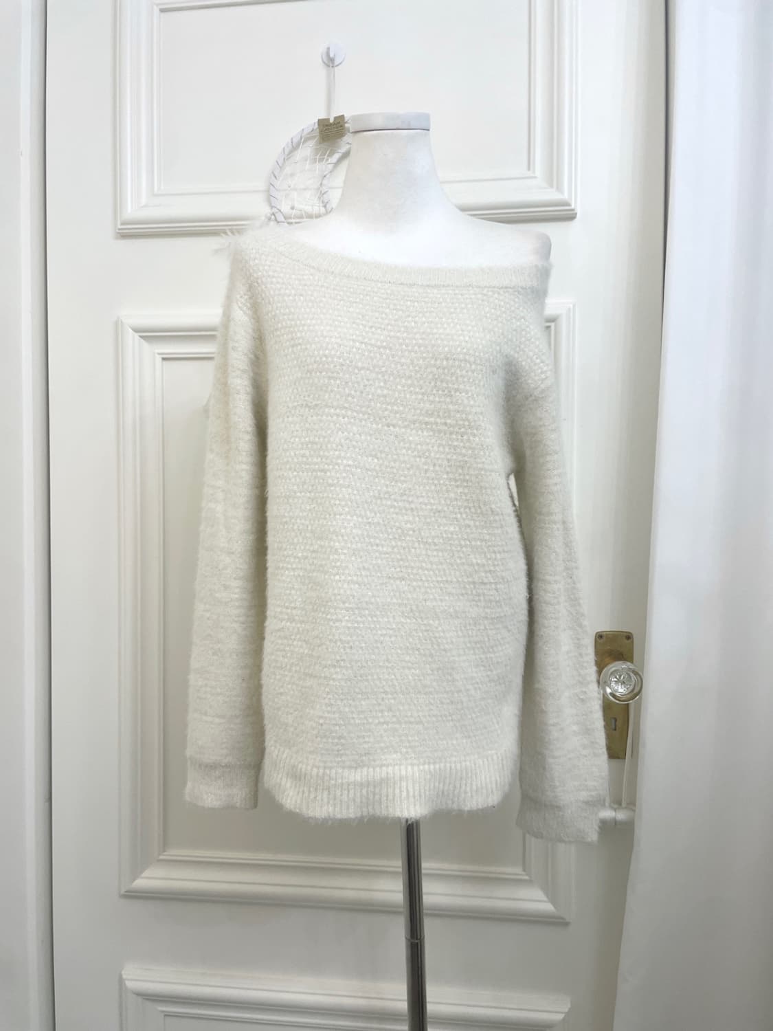 pure white one-shoulder basic glitter sw 상품이미지1