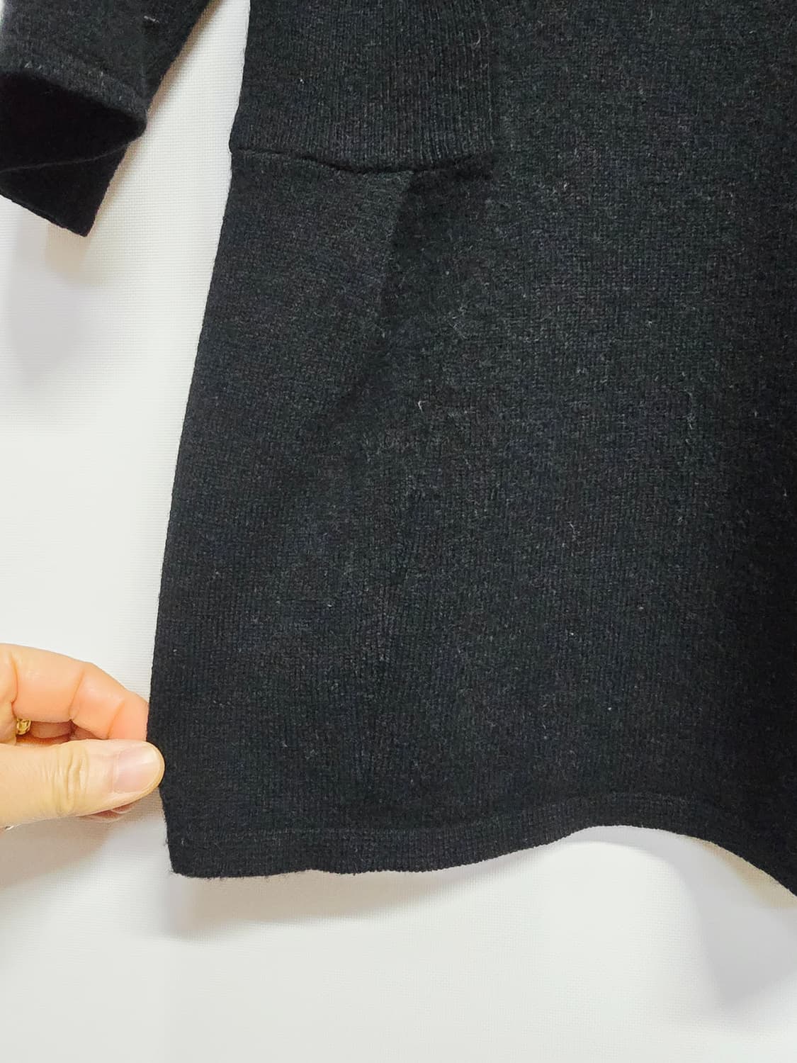 마인 블랙 브이넥 니트 양모앙고라혼방 상품이미지4