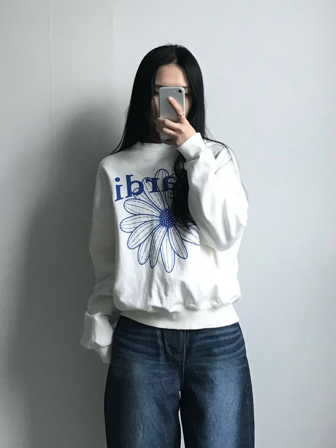 마르디 메크르디 빅로고 화이트 맨투맨 상품이미지1