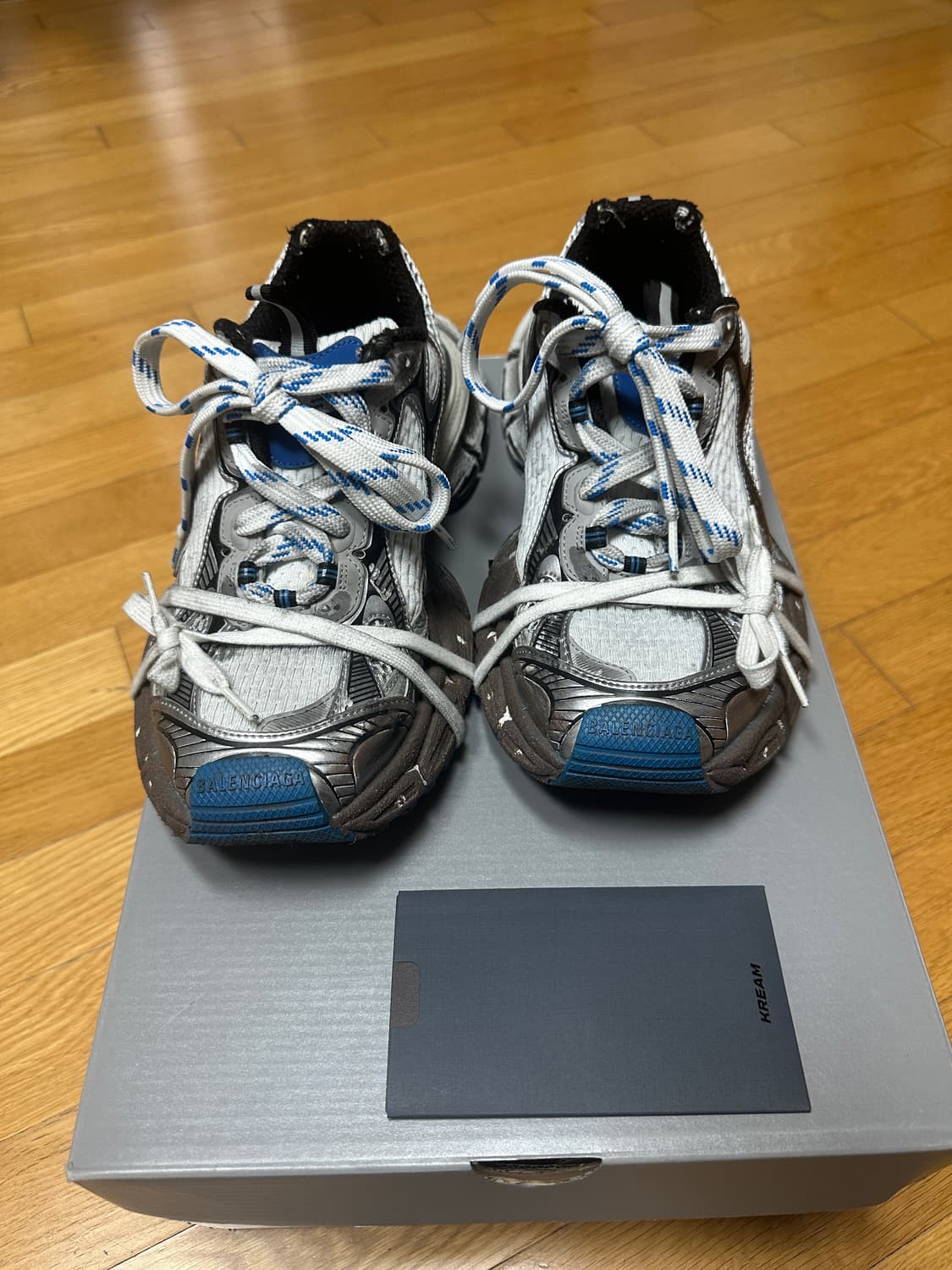 발렌시아가 3xl 블루 원아웃 41사이즈 팝니다. 상품이미지1