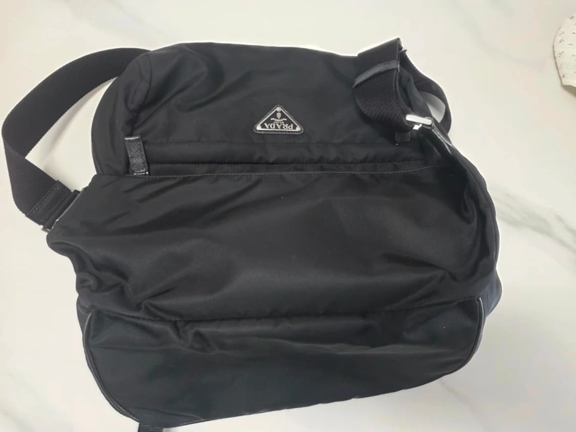 프라다 바이커백 라지 블랙 상품이미지4