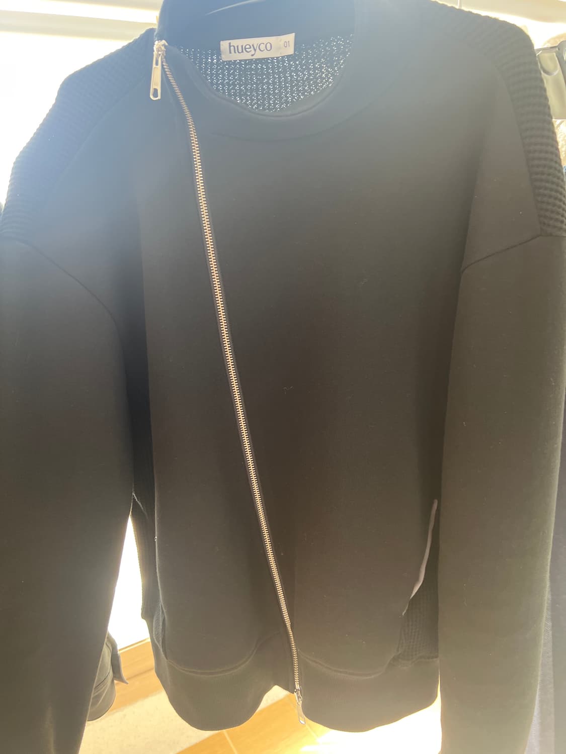 휴이 사선 넥 집업 상품이미지2