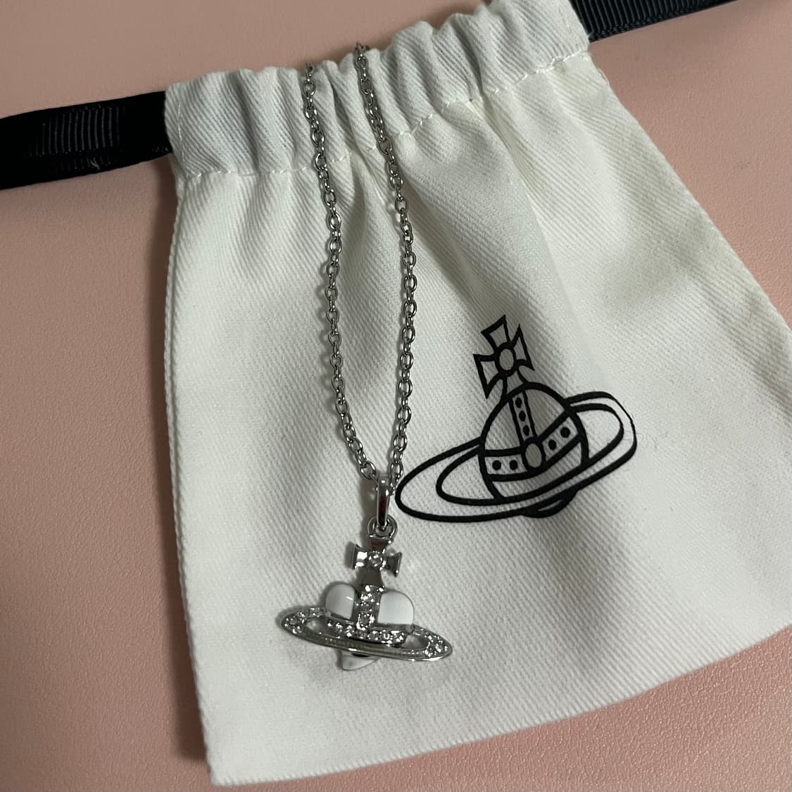 비비안웨스트우드 화이트디아망떼 목걸이 상품이미지3