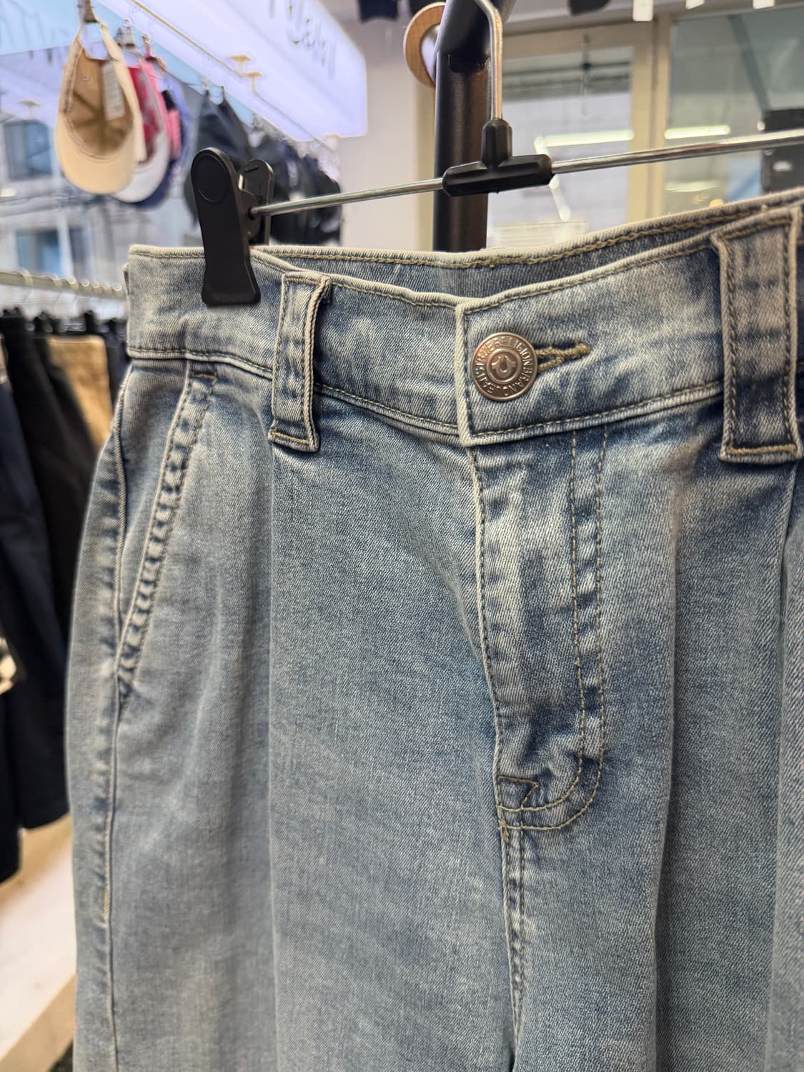 TrueReligion 데님 반바지 상품이미지3