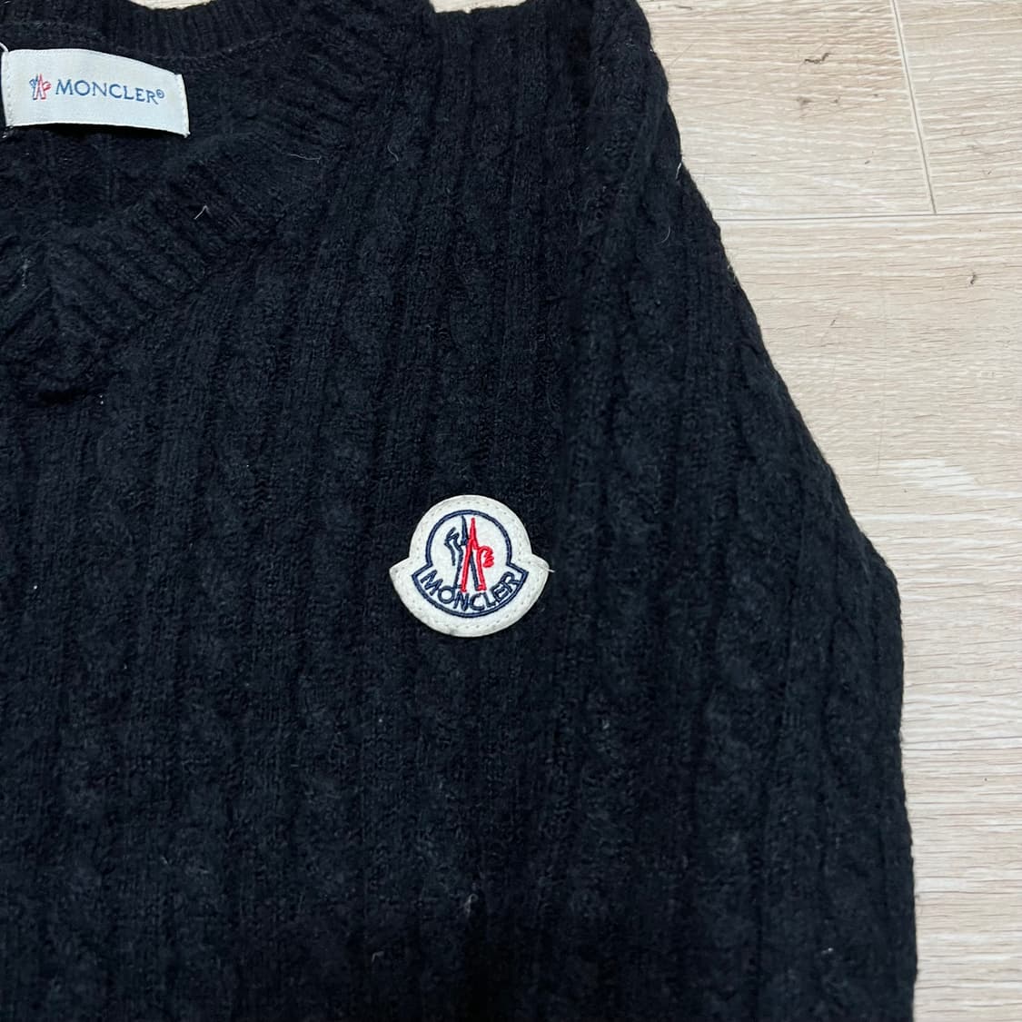 몽클레어 여성 브이넥 꽈배기 케이블 니트 원피스 [블랙] XS/85 상품이미지4