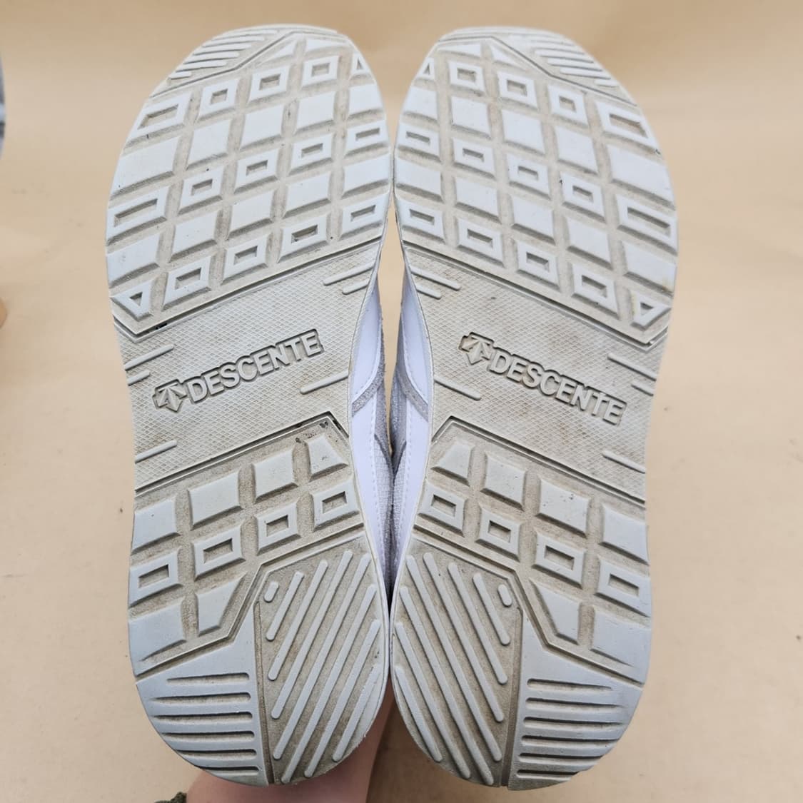 데상트 돌핀 화이트  남성 운동화 270 상품이미지3