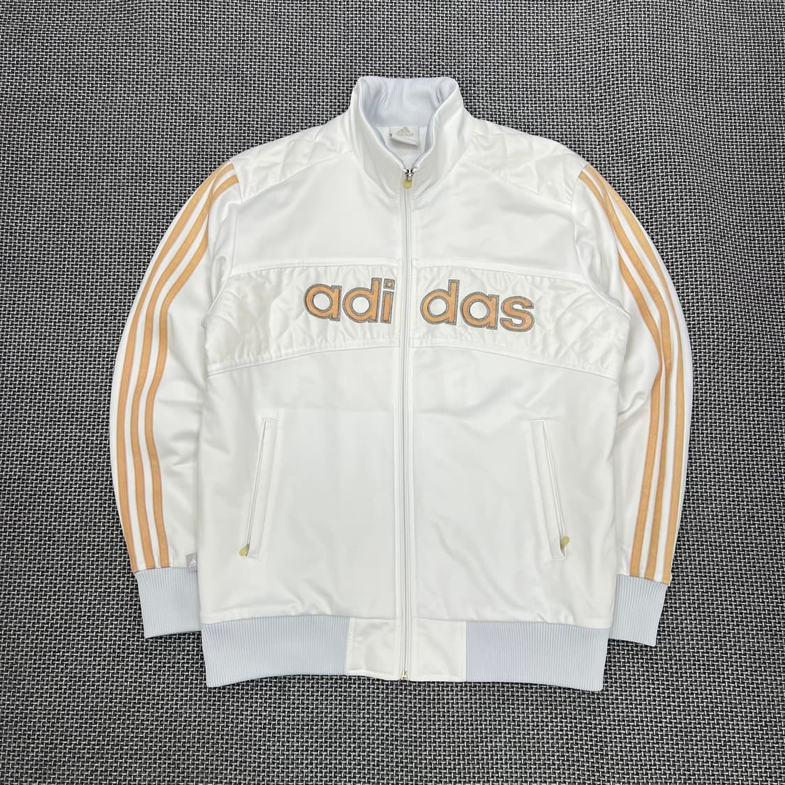 착샷O 아디다스 화이트베이지 누빔자켓 100 상품이미지1