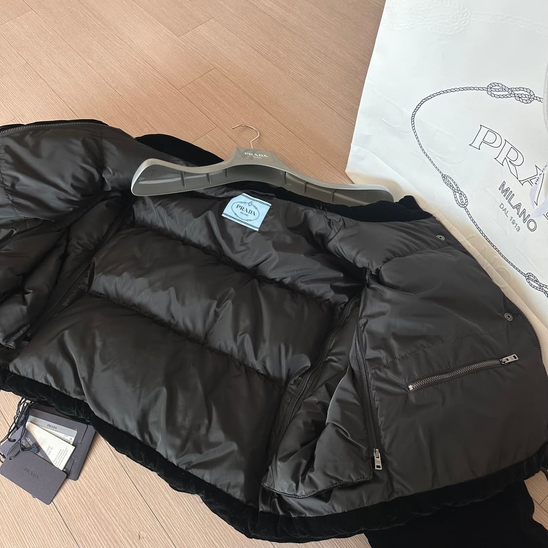 프라다 벨벳 패딩 38 (신세계 센텀 구매) 상품이미지3