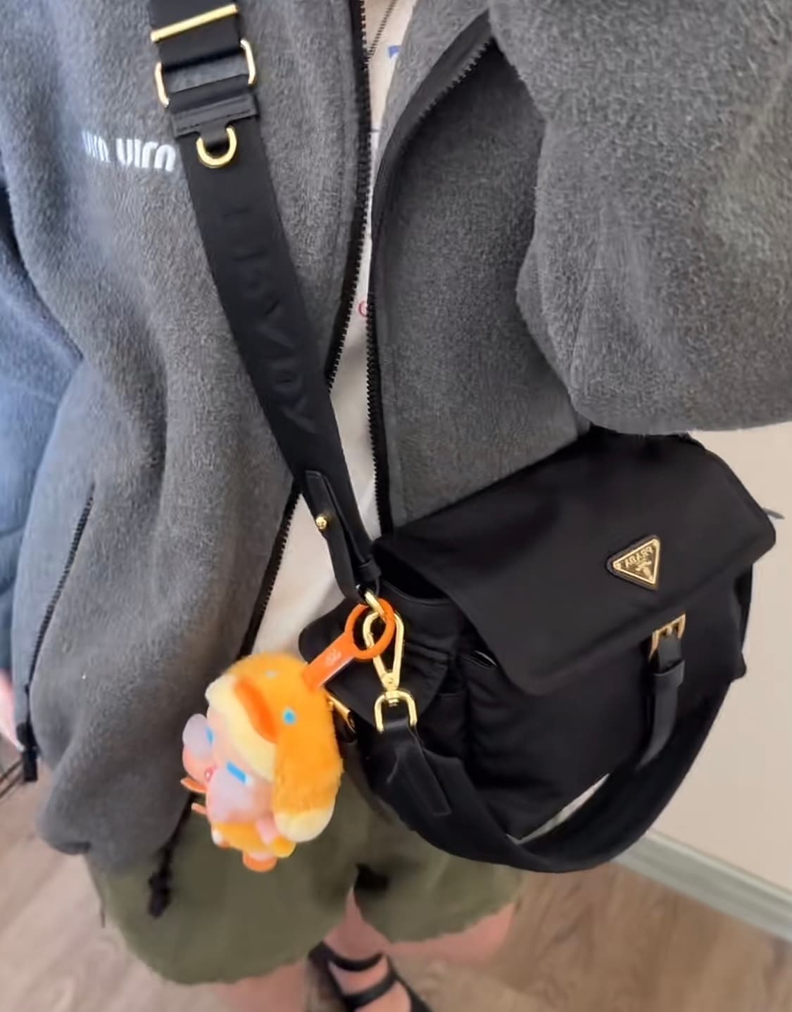 프라다 익스플로어백 미디움 상품이미지6