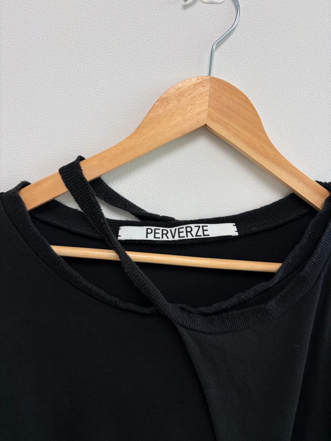 퍼버즈 컷아웃 롱슬리브 상품이미지2