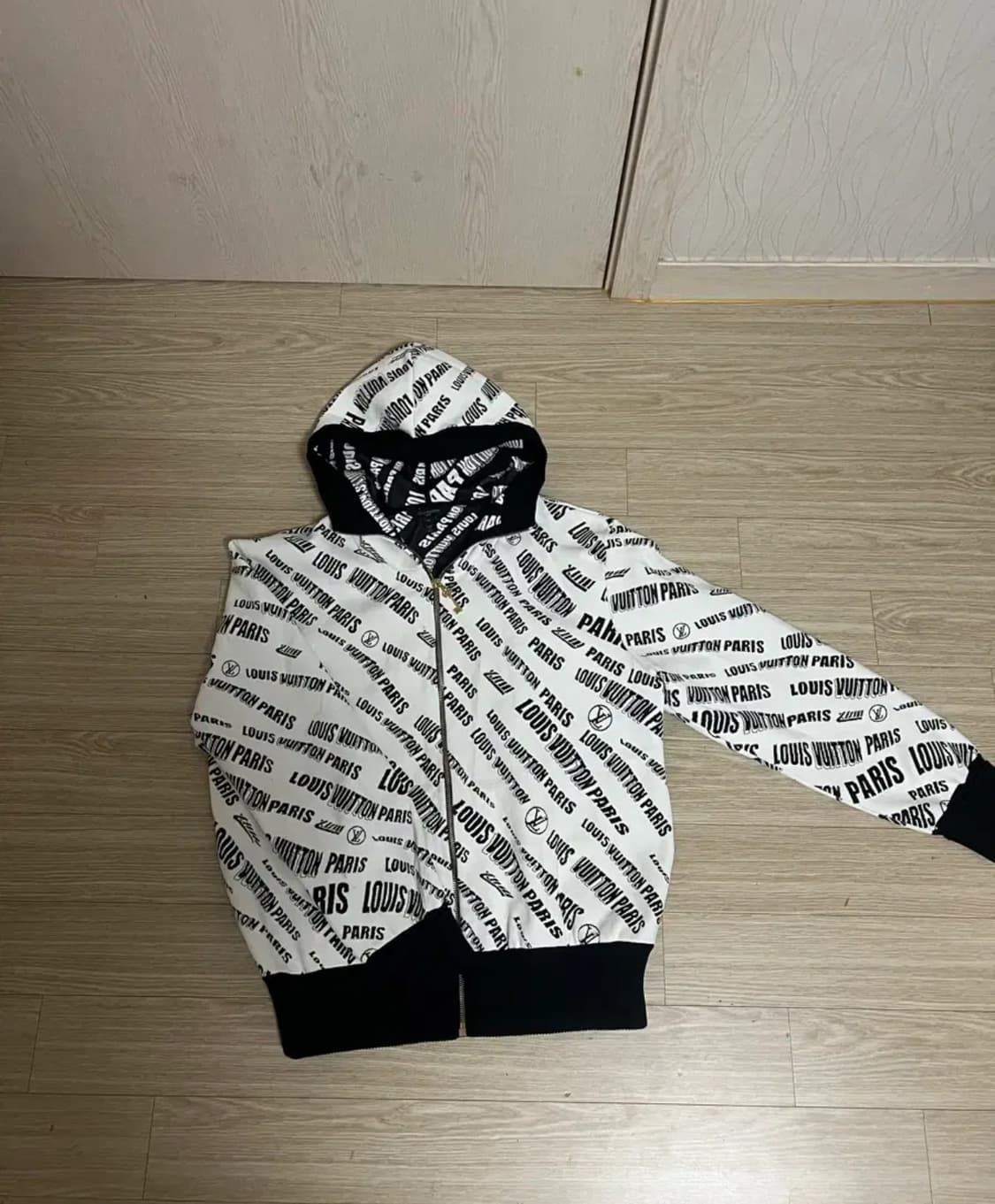 김치녀 다 꼬시는 루이비통 파리스 후드집업 니트집업  상품이미지1