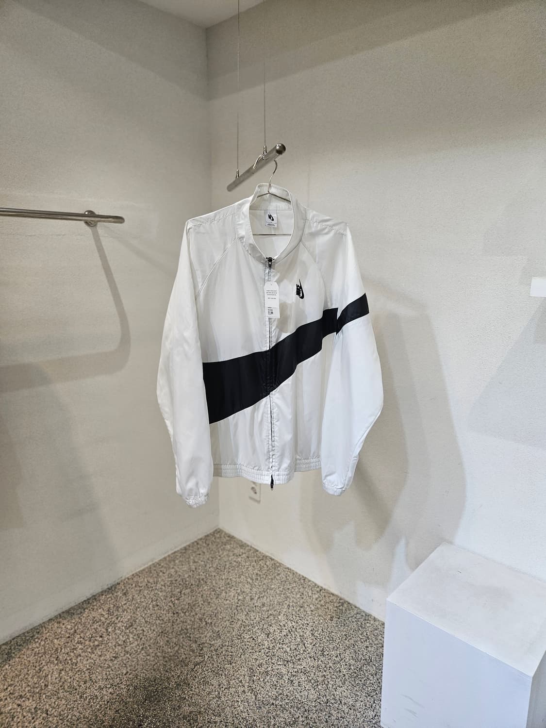 나이키 스우시 바람막이 상품이미지1