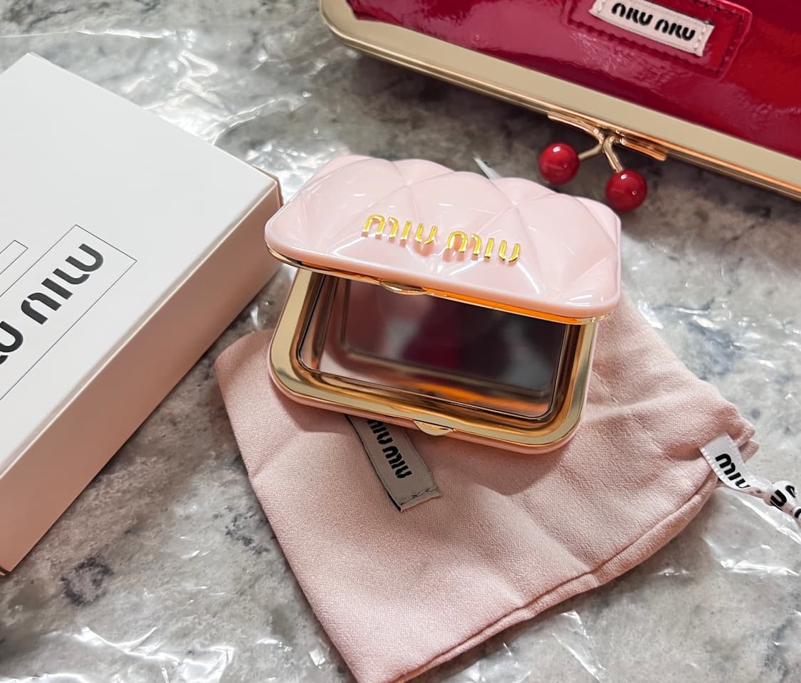 미우미우 핑크 양면 손거울 상품이미지3