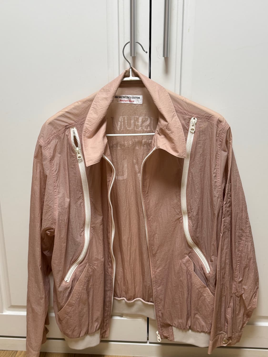 더뮤지엄비지터 art/love 바람막이 상품이미지2