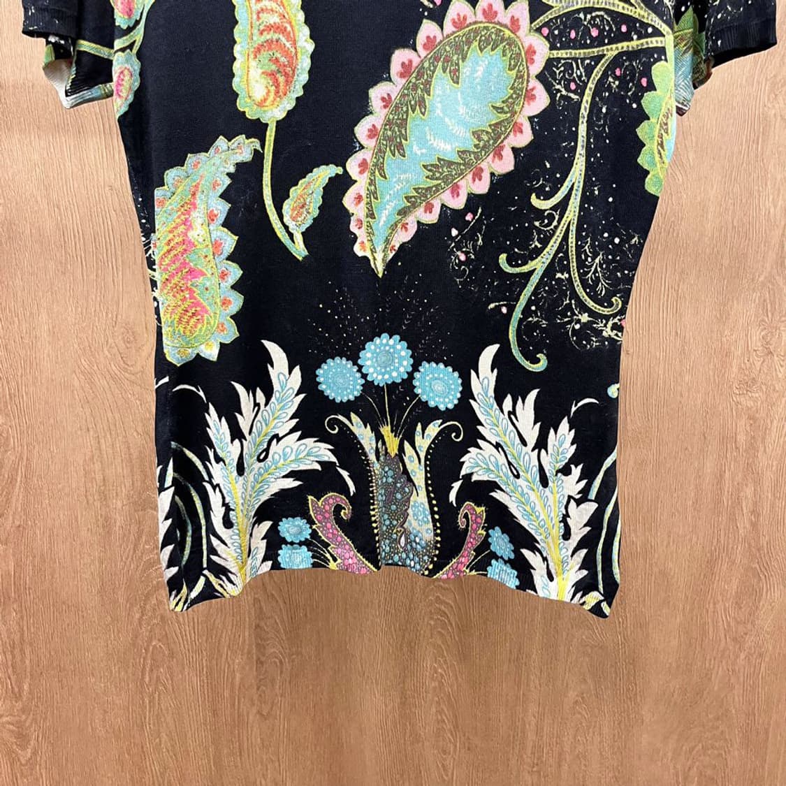 에트로 반팔 니트 페이즐리 플라워 패턴 라운드넥 디테일 레귤러핏 블랙 상품이미지5