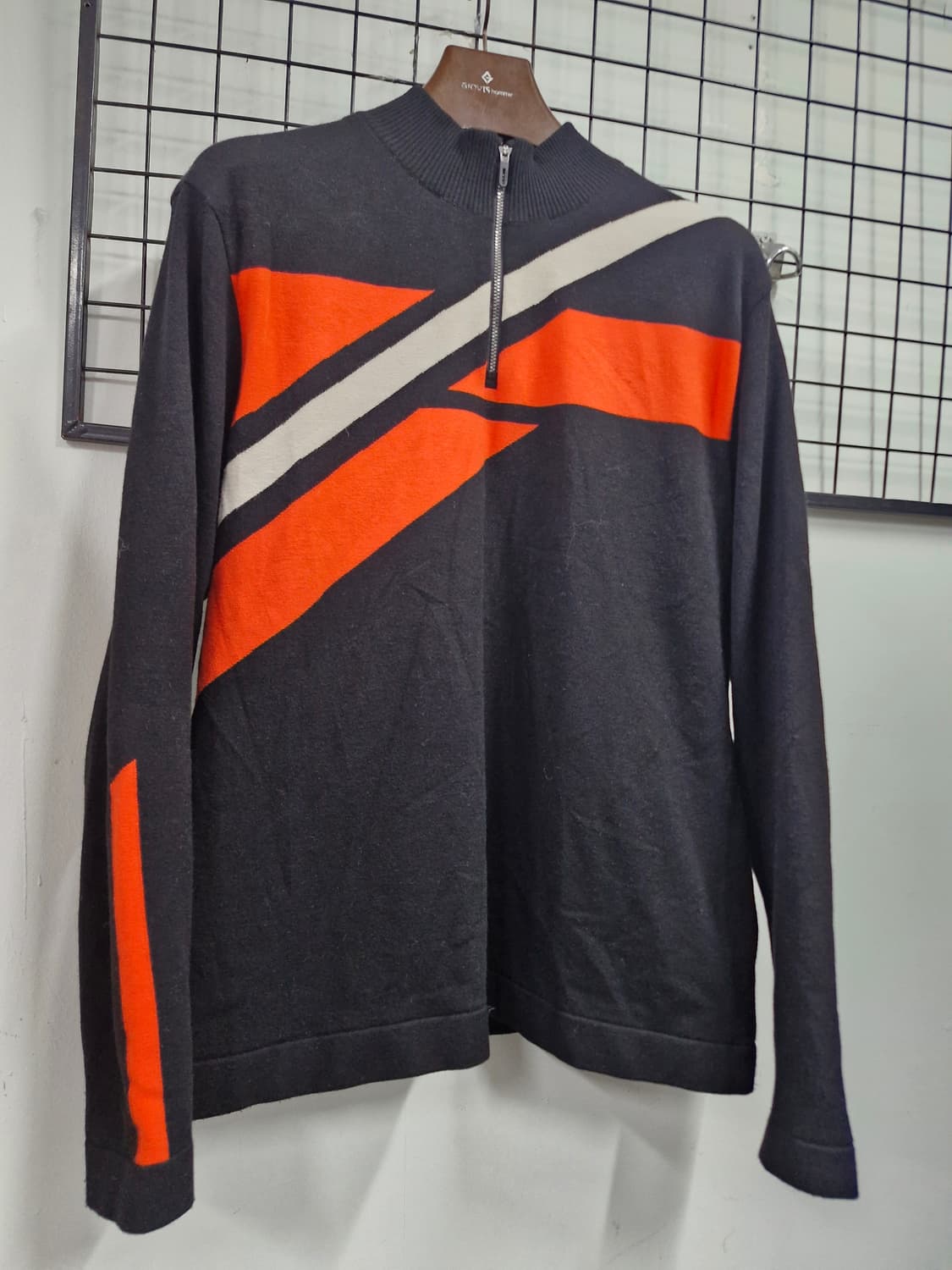 100-105XL 데상트 골프 라인블록 방풍 니트스웨터. 상품이미지2