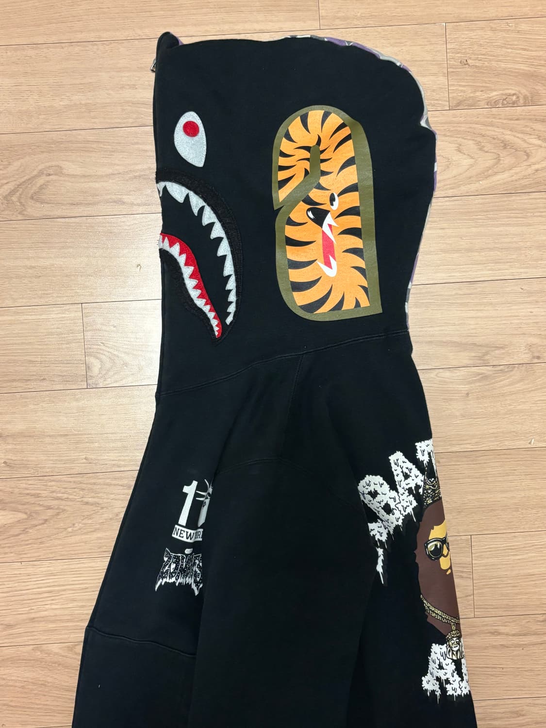 베이프 10주년 뉴욕 샤크 후드집업 상품이미지2