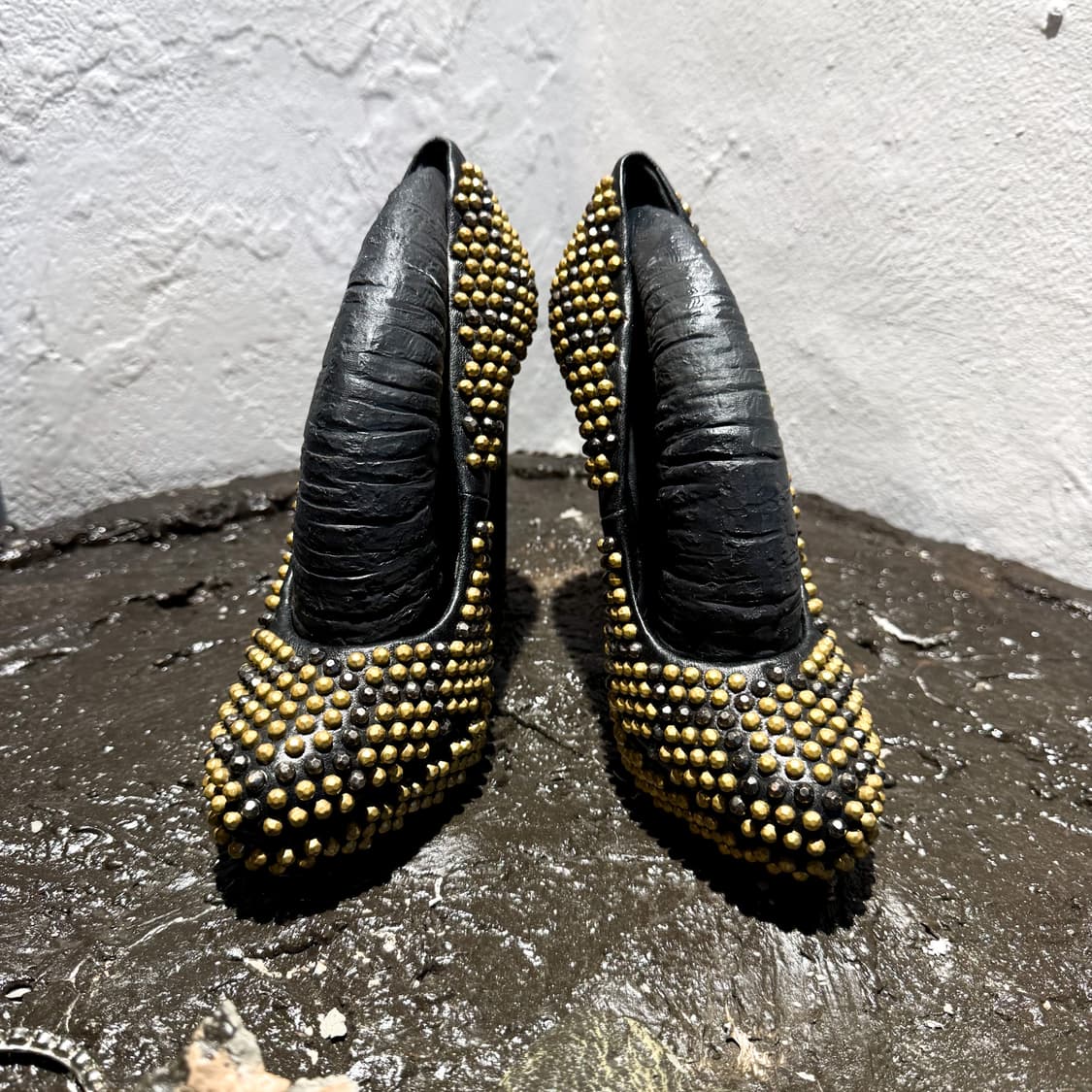 Alexander McQueen – Black Studded Leathe 상품이미지2