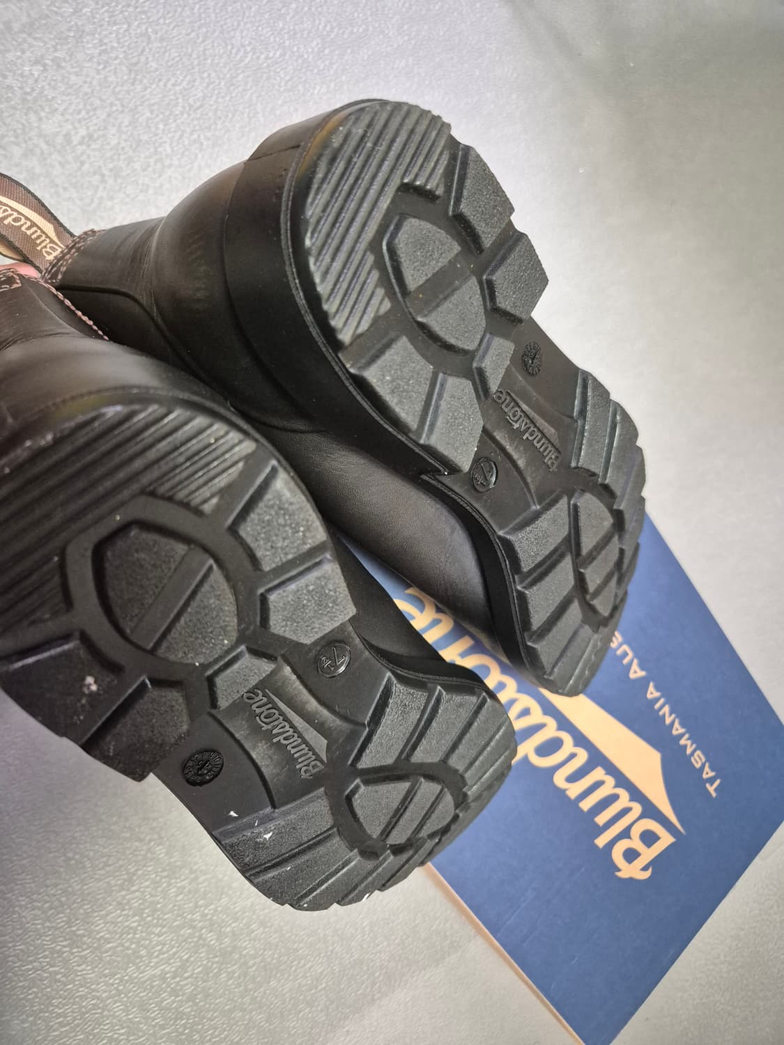 블런드스톤 600 부츠 브라운
사이즈: AU7.5 (국내 265~270m 상품이미지5