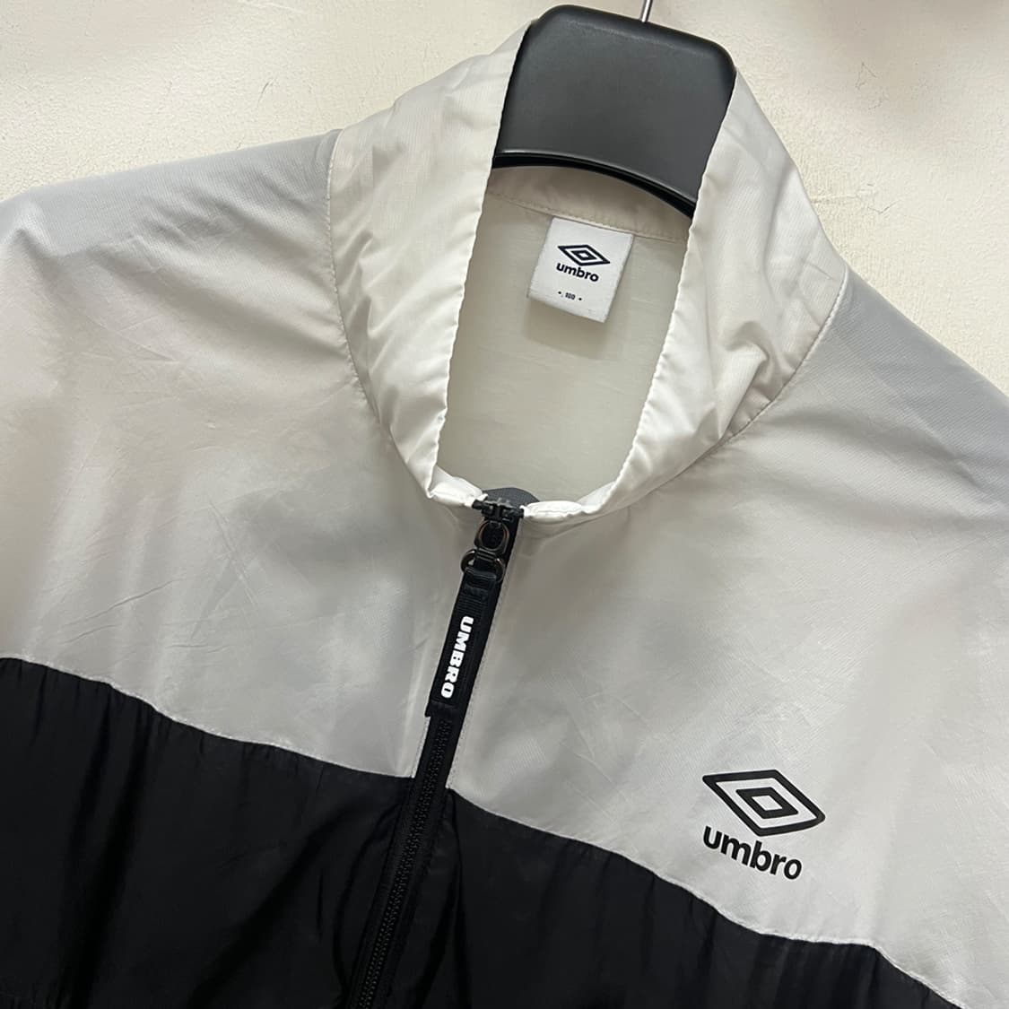 엄브로 LQB 플라이트 경량 바람막이 자켓 100 상품이미지4