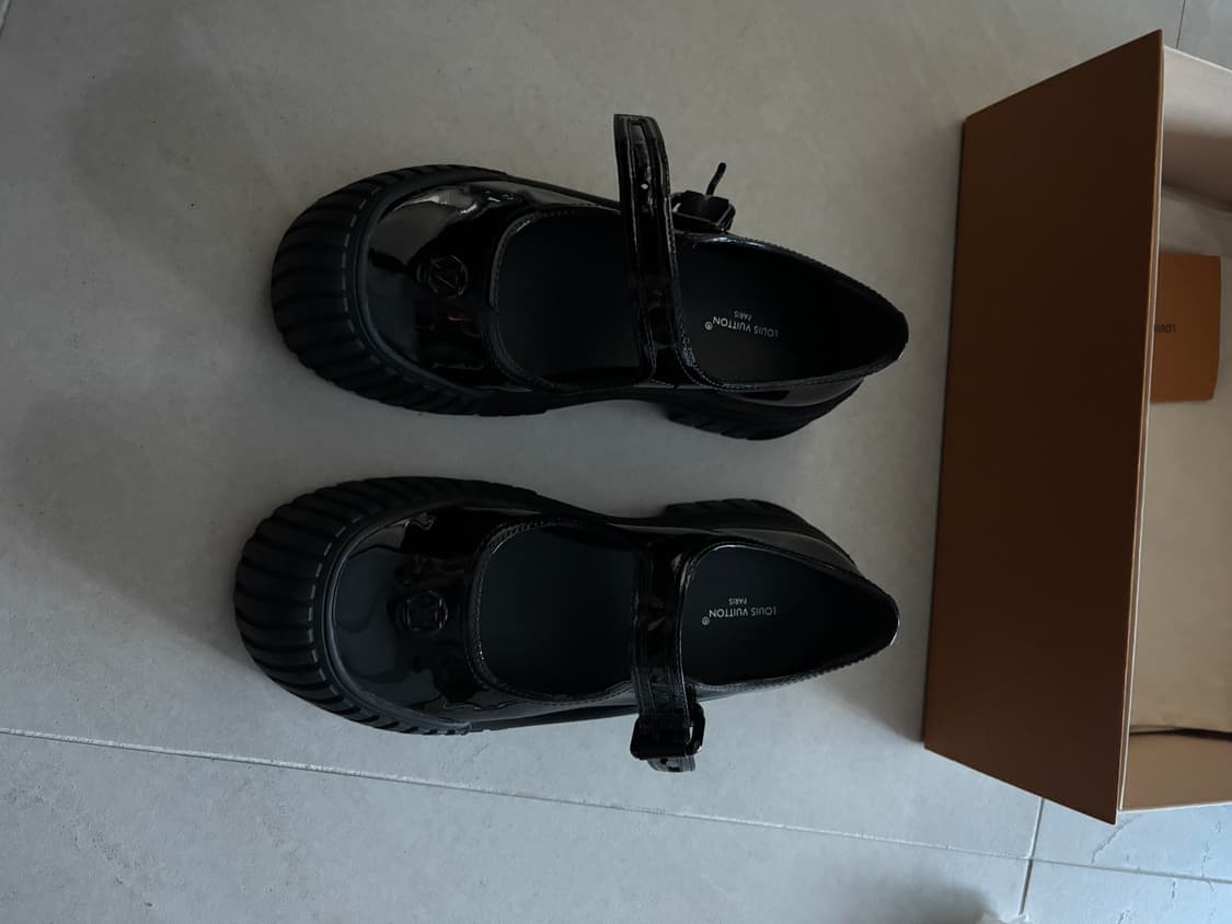 루이비통 메리제인 플랫 로퍼 240 상품이미지3