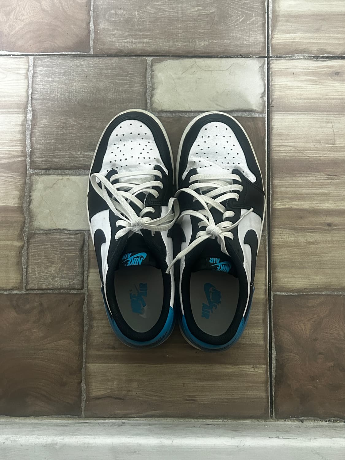 조던 1 레트로 로우 OG 블랙 앤 다크 파우더 블루 270 사이즈 상품이미지1