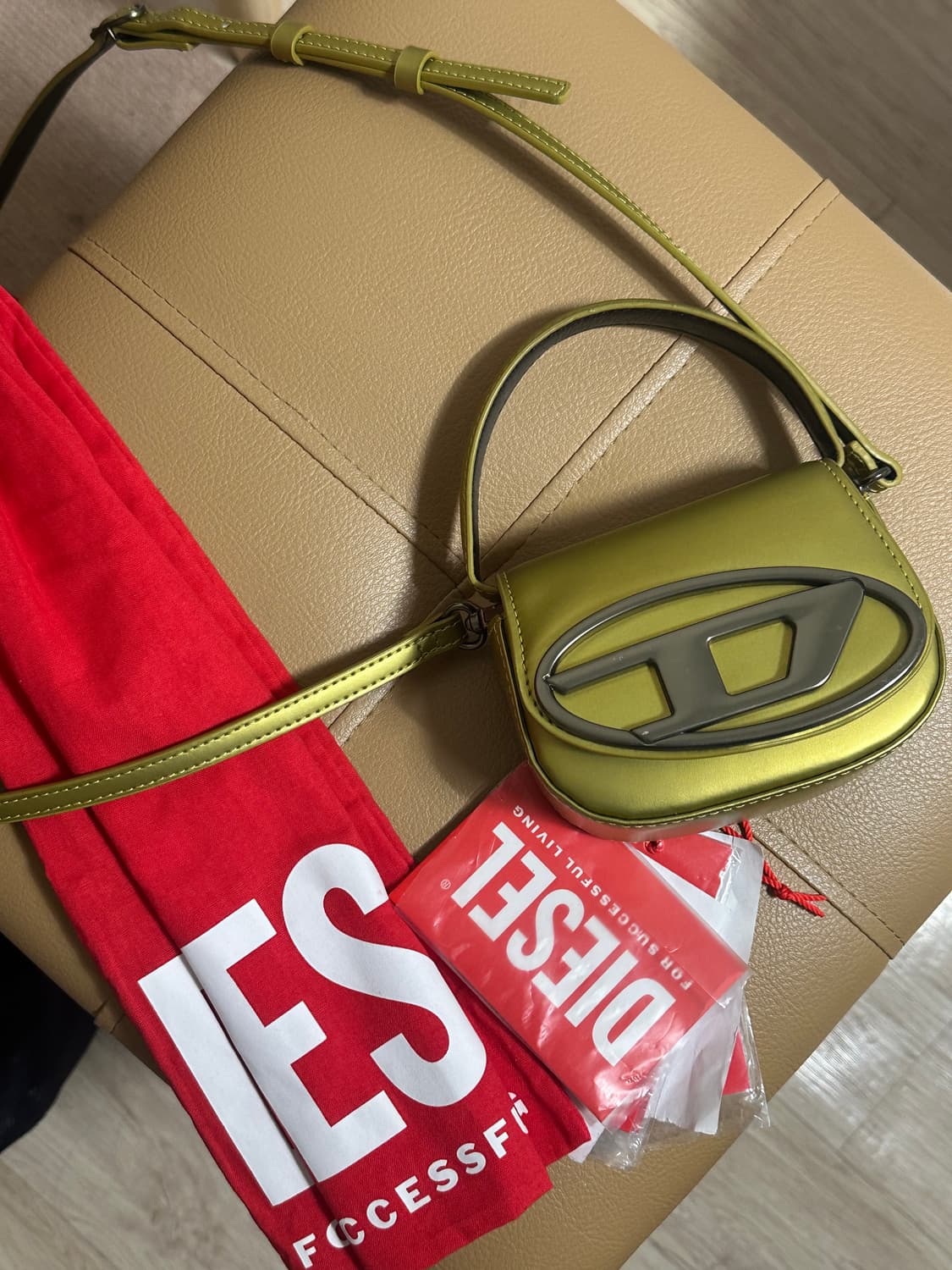 디젤 1DR XS 숄더백 시트론 옐로우 상품이미지1